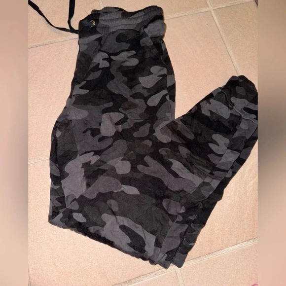 Soma WKND Soft Brushed Terry Jogger, black gray camo size XS - Picture 6 of 14